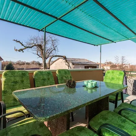 Holiday House Isabel בית נופש Tinjan
