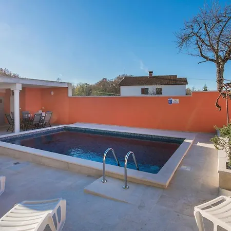 Holiday House Isabel בית נופש Tinjan
