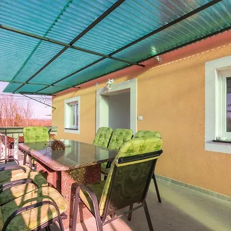 בית נופש Holiday House Isabel