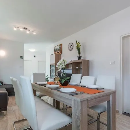 בית נופש Holiday House Isabel